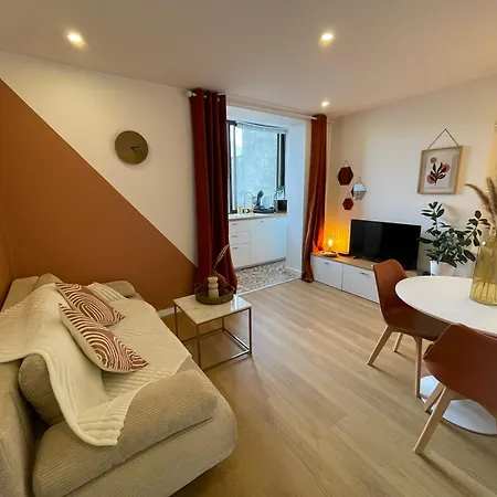 Nid Douillet Proche Capitole