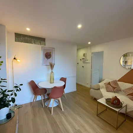 Nid Douillet Proche Capitole