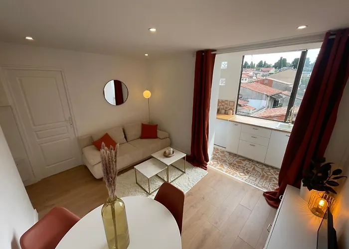 Nid Douillet Proche Capitole *