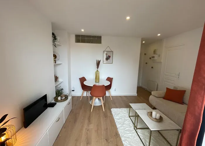 Nid Douillet Proche Capitole