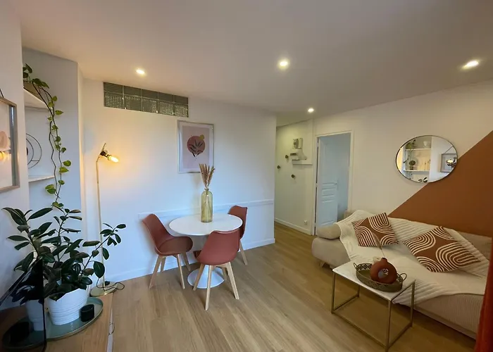 Nid Douillet Proche Capitole